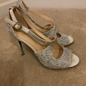 Betsey Johnson Jeweled Cross Strap Peeptoe Stiletto 4” Heel Size 7.5 7-1…